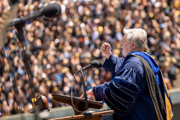 Apple Co-Founder's Lighthearted AI Remarks Strike Chord With Graduates